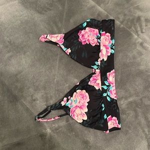 Floral Bikini Top! In great condition, only worn once.